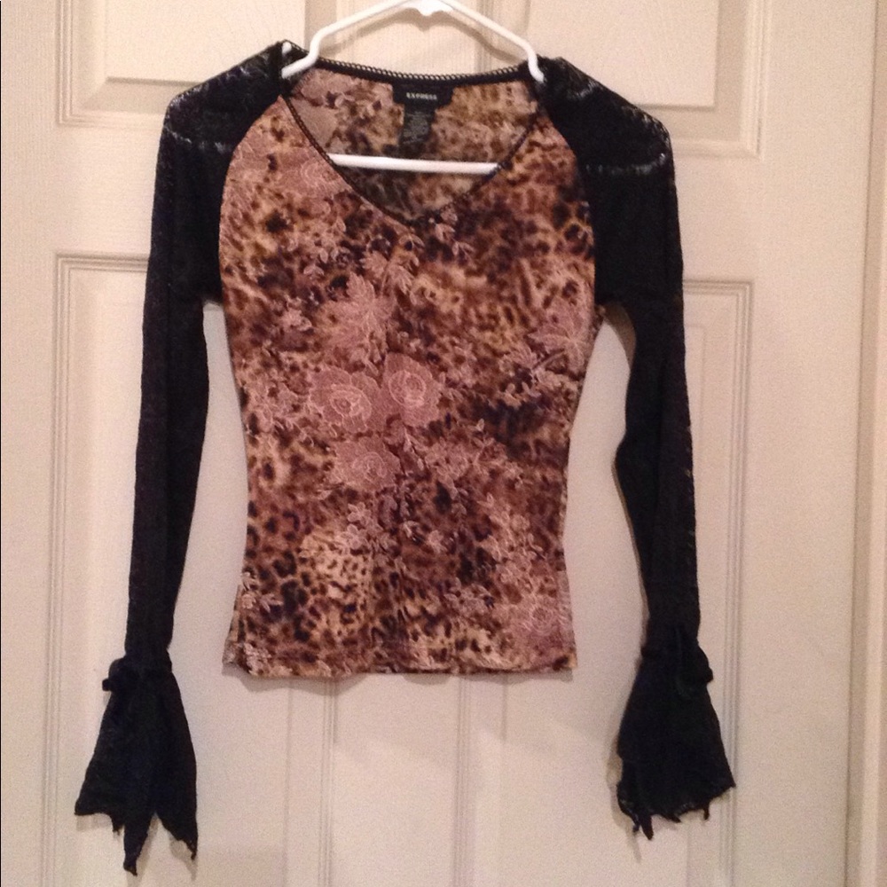 Brown and Black Lightweight Top w/ Lace Sleeves.